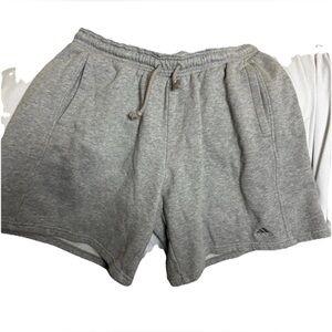 Men’s Gray Heather Adidas Originals Essentials Shorts H34682 Size Medium Trefoil